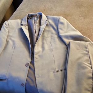 Light grey Lucci 34R men's suit